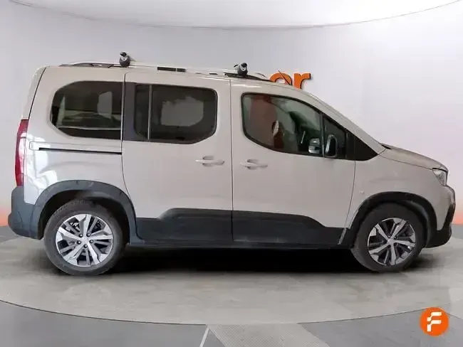 Begagnad Peugeot Rifter Allure 130 HK (95 kW) 2019 Vit Minibuss