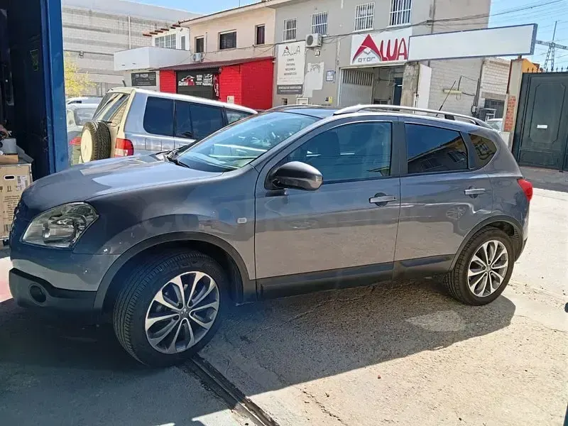 Usado Nissan Qashqai Premium Edition 115 CV (84 kW) 2009 Gris / plata SUV