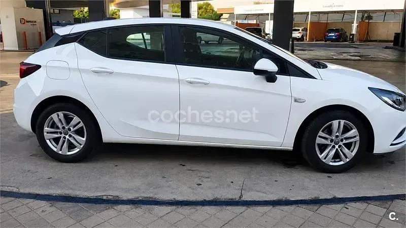 Usado Opel Astra Business 110 CV (80 kW) 2017 Blanco Berlina