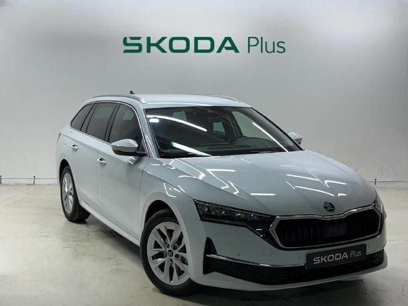 Blanco Usado 2025 Skoda Octavia Selection Familiar | 28.900 € (Precio justo) - Imagen 1/4