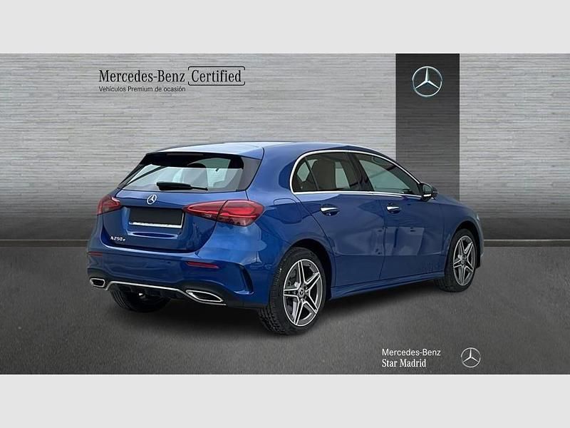 Usado Mercedes A250 AMG line 218 CV (160 kW) 2025 Azul Berlina