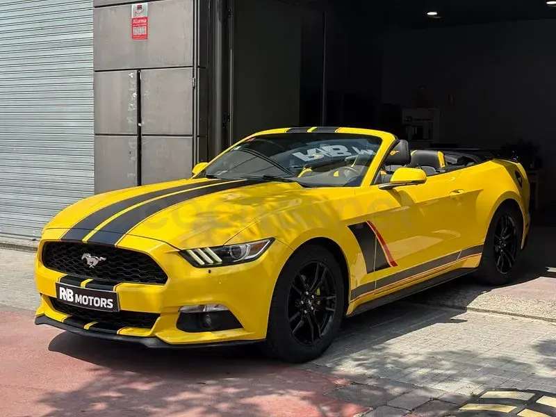 Usado Ford Mustang 314 CV (230 kW) 2017 Amarillo Descapotable