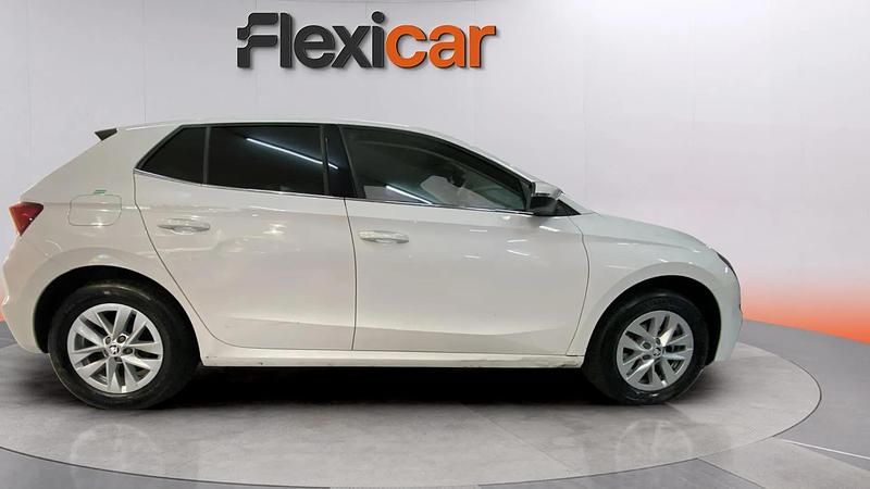 Usado Skoda Fabia Selection 95 CV (69 kW) 2024 Blanco Utilitario