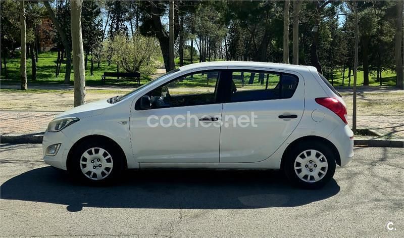Usado Hyundai i20 85 CV (62 kW) 2012 Blanco Utilitario