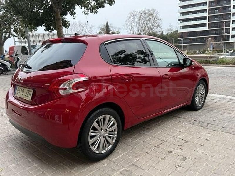 Usado Peugeot 208 Style 100 CV (73 kW) 2017 Granate Utilitario