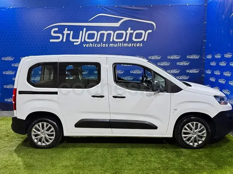 Usado Citroën e-Berlingo Live 102 CV (75 kW) 2021 Blanco Monovolumen