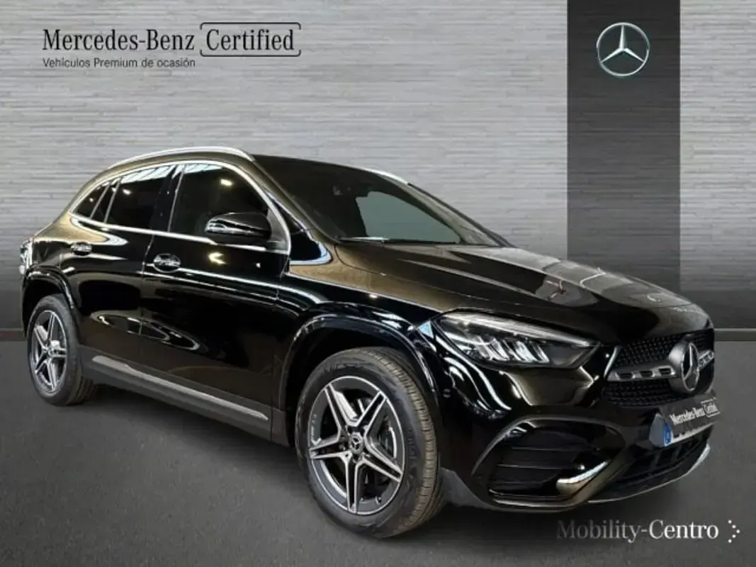Usado Mercedes GLA250 AMG line 163 CV (119 kW) 2025 Nachtschwarz  unilack SUV