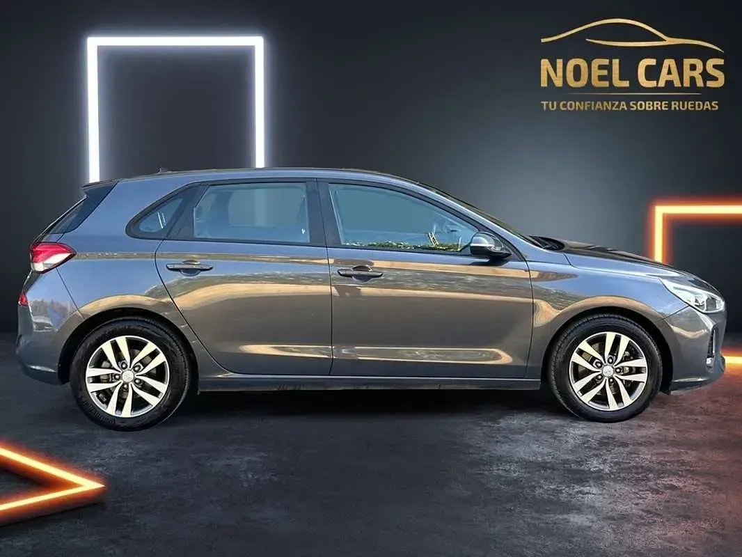 Usado Hyundai i30 120 CV (88 kW) 2017 Gris Utilitario