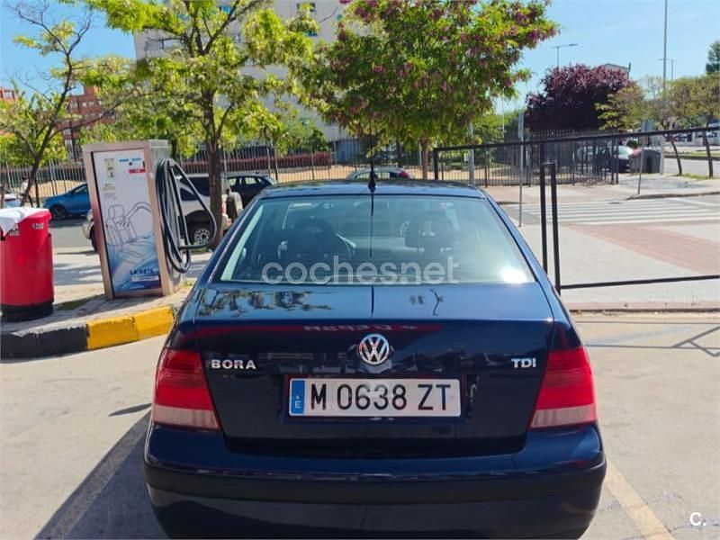 Usado VW Bora Conceptline 90 CV (66 kW) 2000 Azul Berlina