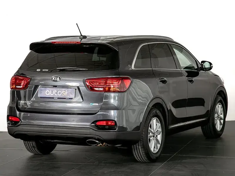 Usado Kia Sorento 200 CV (147 kW) 2018 Gris / plata SUV