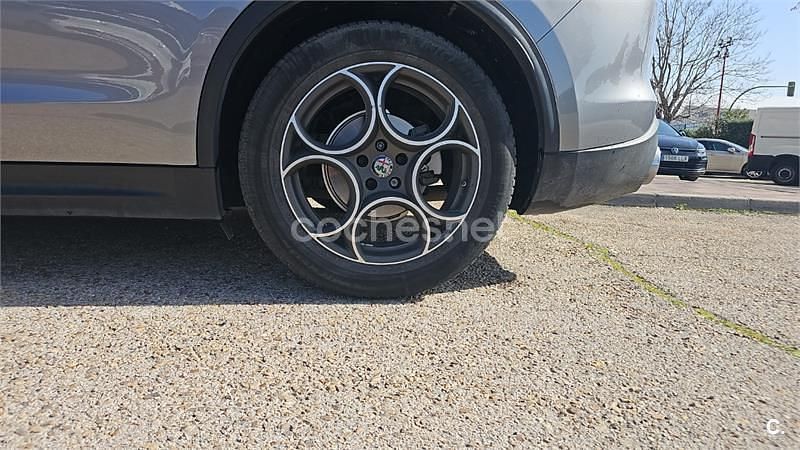 Usado Alfa Romeo Stelvio Super 180 CV (132 kW) 2017 Gris / plata SUV