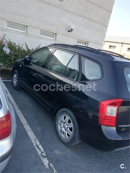 Negro Usado 2008 Kia Carens Monovolumen | 2700 € (Super precio) - Imagen 1/4