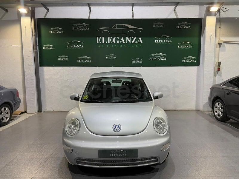 Usado VW New Beetle 102 CV (75 kW) 2002 Gris / plata Utilitario