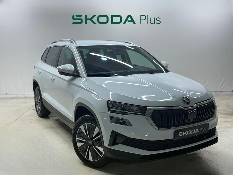 Usado Skoda Karoq Selection 150 CV (110 kW) 2025 Blanco SUV