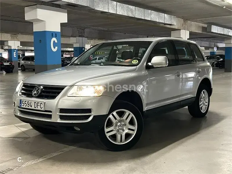 Usado VW Touareg 220 CV (161 kW) 2004 Gris / plata SUV