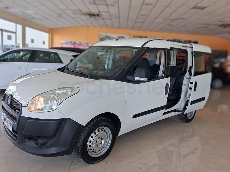 Usado Fiat Doblò Dynamic 90 HP (66 kW) 2010 Branco Monovolume