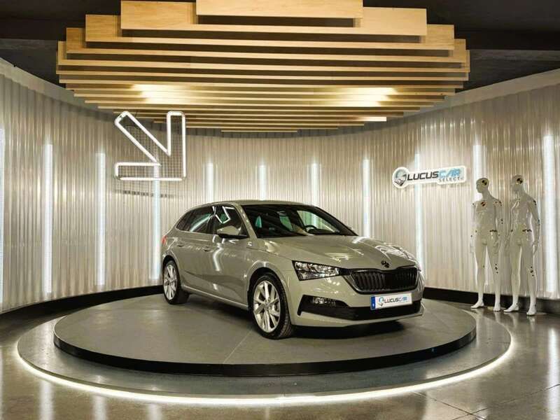Usado Skoda Scala Sport 110 CV (80 kW) 2023 Gris Utilitario