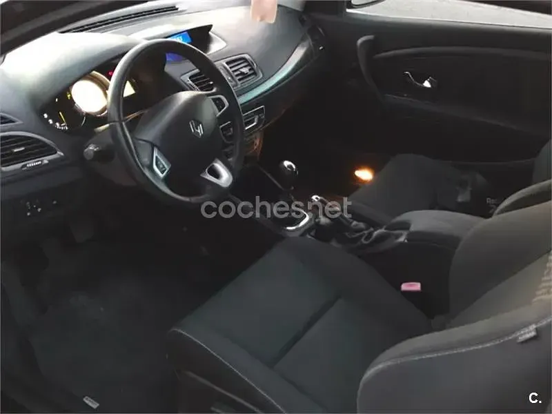 Usado Renault Mégane III Dynamique 110 CV (80 kW) 2012 Negro Berlina