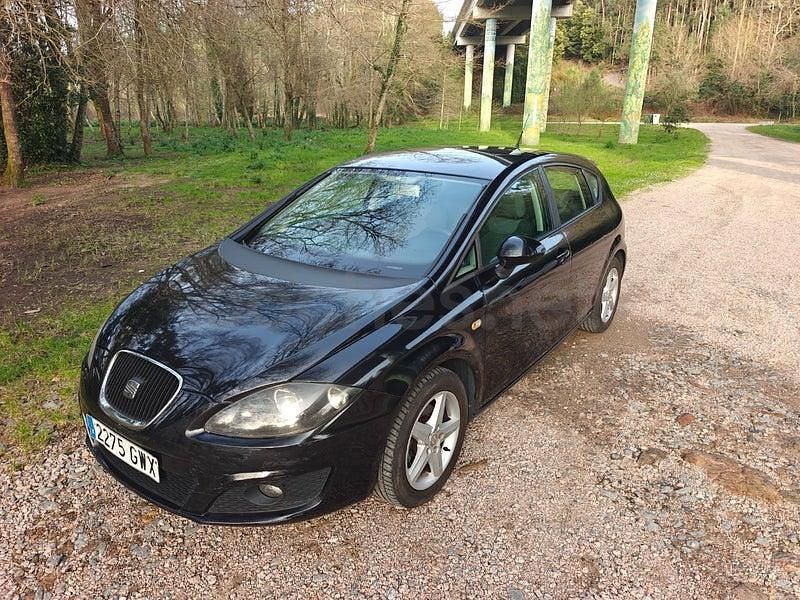 Usado Seat Leon Style 105 CV (77 kW) 2010 Negro Utilitario