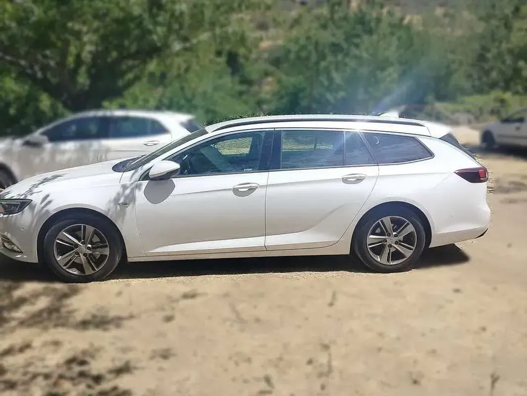 Usado Opel Insignia Selective 136 CV (100 kW) 2017 Blanco Berlina