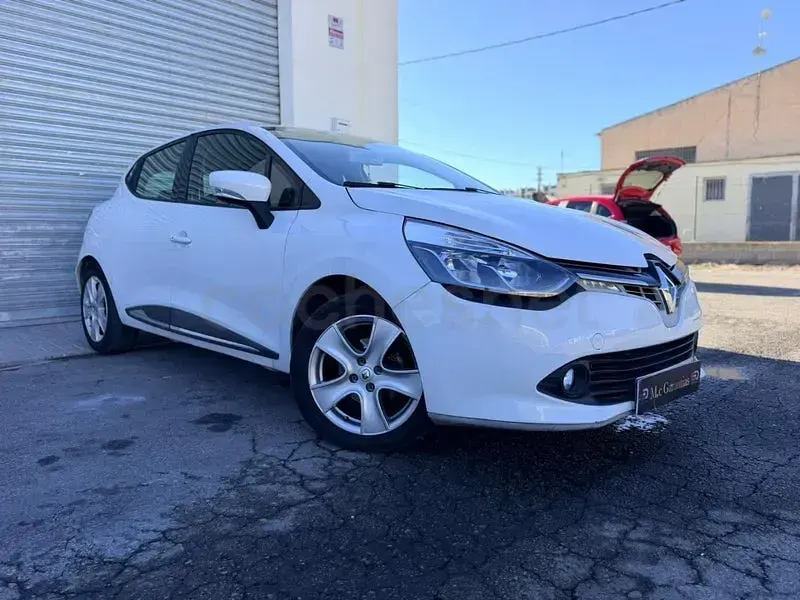 Usado Renault Clio IV Dynamique 90 CV (66 kW) 2014 Blanco Berlina