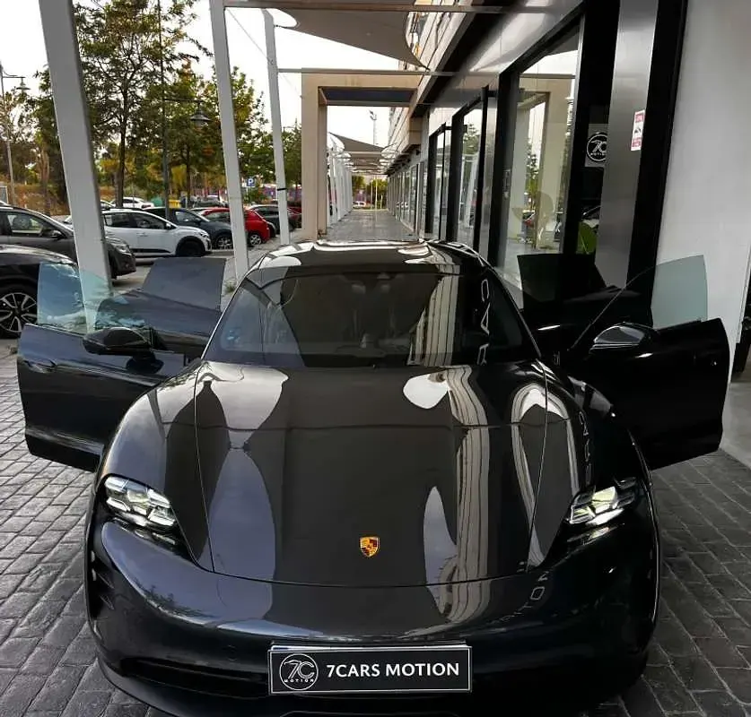 Usado Porsche Taycan Sport Turismo 439 kW (598 CV) 2022 Gris Familiar