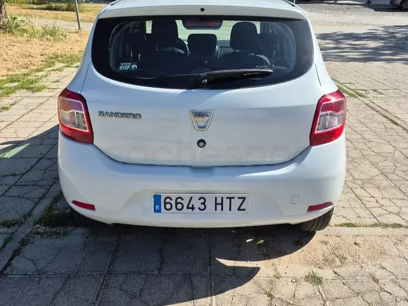 Usado Dacia Sandero Ambiance 75 CV (55 kW) 2014 Blanco Berlina