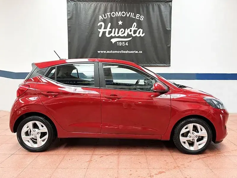 Usado Hyundai i10 67 CV (49 kW) 2021 Granate Utilitario
