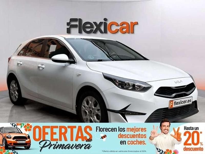 Usado Kia Ceed 101 CV (74 kW) 2022 Blanco Utilitario