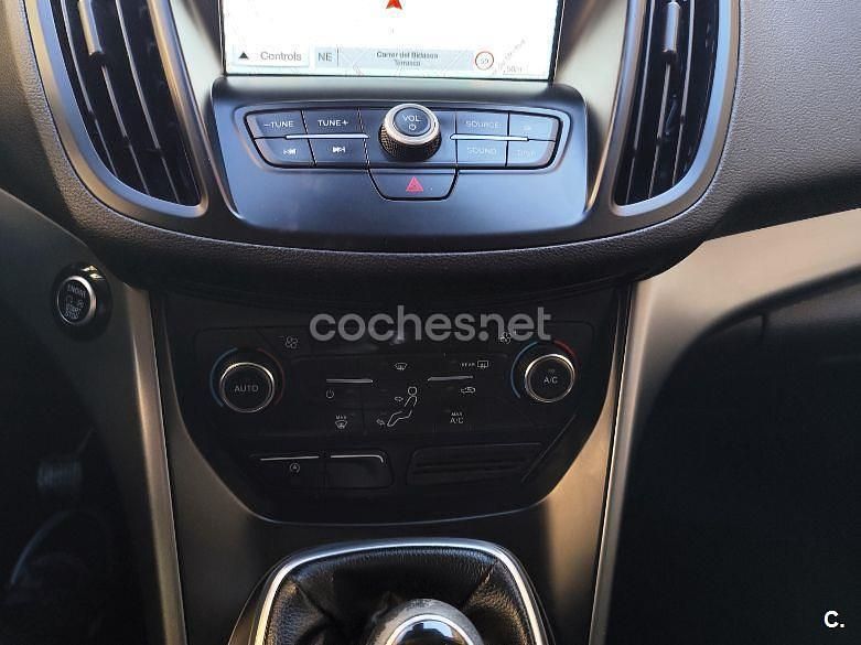 Usado Ford Kuga Trend 150 CV (110 kW) 2017 Blanco SUV