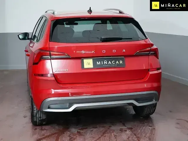 Usado Skoda Kamiq Style 150 CV (110 kW) 2022 Rojo SUV