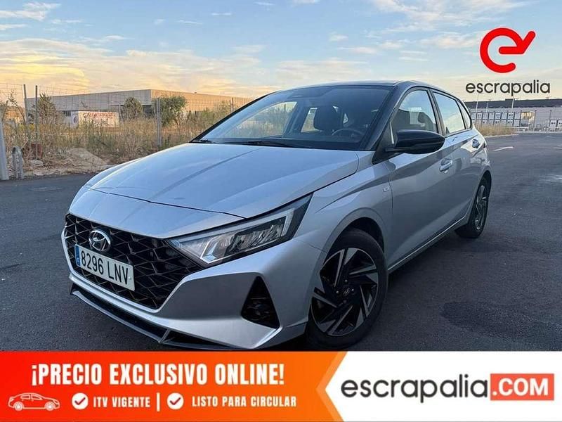 Usado Hyundai i20 99 CV (72 kW) 2021 Gris Utilitario