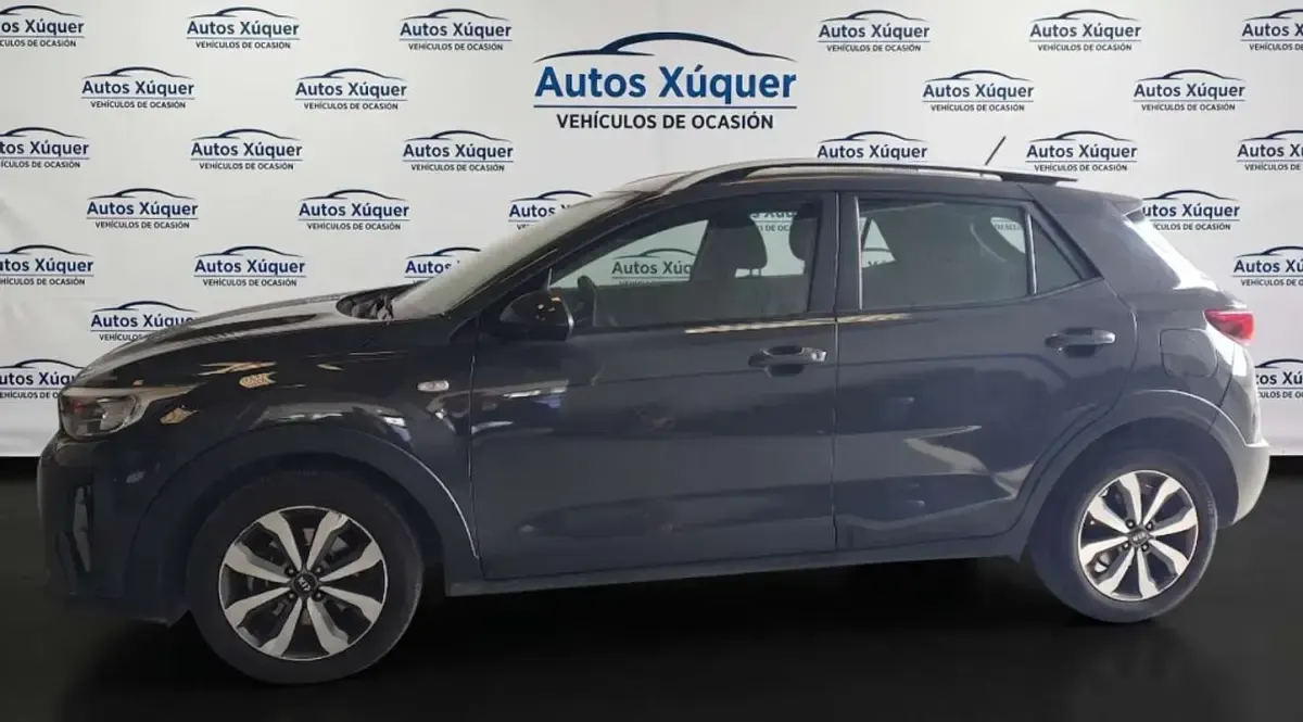 Usado Kia Stonic 101 CV (74 kW) 2021 Gris SUV