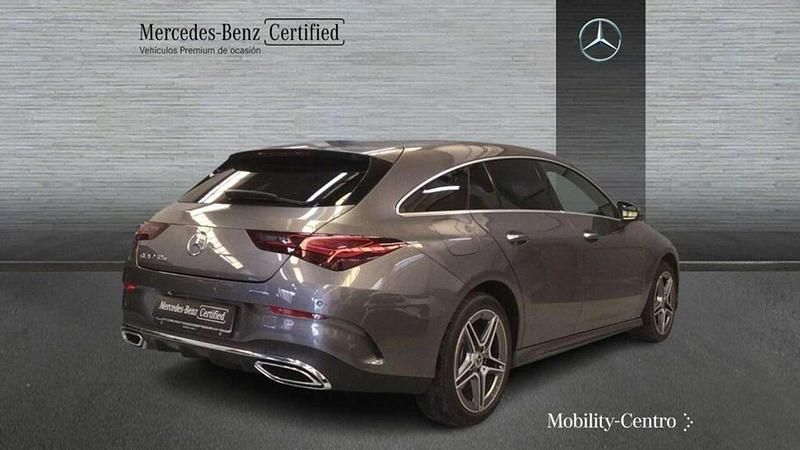 Usado Mercedes CLA250e Shooting Brake 219 CV (161 kW) 2025 Gris Familiar