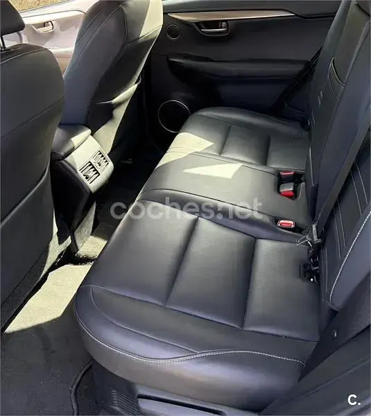 Usado Lexus NX300h Executive Line 197 CV (144 kW) 2015 Gris / plata SUV