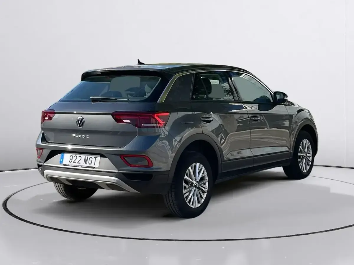 Usado VW T-Roc Life 110 CV (80 kW) 2023 Gris SUV