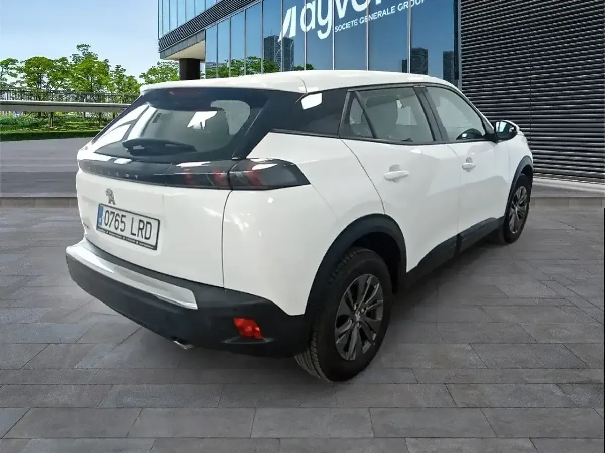 Usado Peugeot 2008 Active 110 CV (80 kW) 2021 Blanco SUV