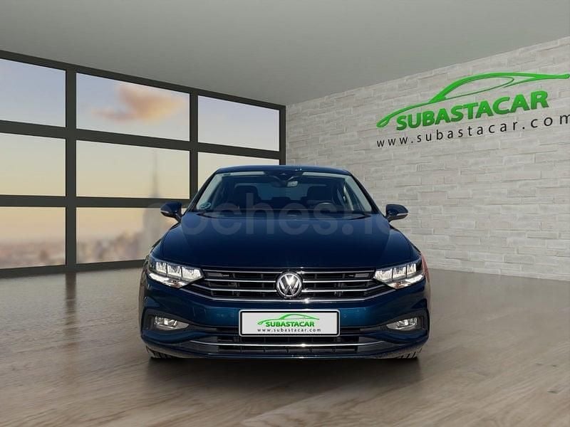 Usado VW Passat Executive 150 CV (110 kW) 2019 Azul Berlina