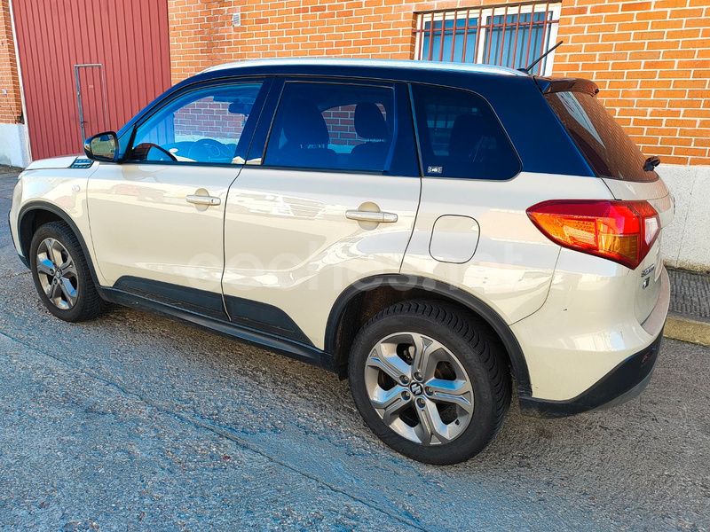 Usado Suzuki Vitara GLX 120 CV (88 kW) 2016 Beige SUV