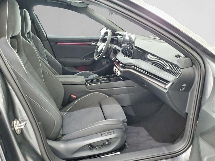 Usado Skoda Superb SportLine 150 CV (110 kW) 2025 Gris Familiar