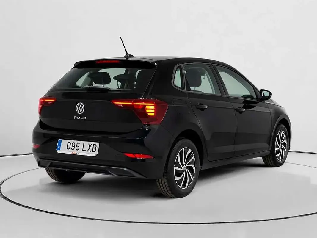 Usado VW Polo Life 95 CV (69 kW) 2022 Negro Utilitario