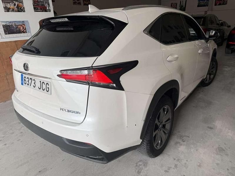 Usado Lexus NX300h Sport Line 197 CV (144 kW) 2015 Blanco SUV