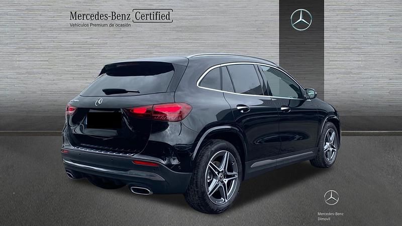 Usado Mercedes GLA200 AMG line 150 CV (110 kW) 2024 Negro cosmos SUV