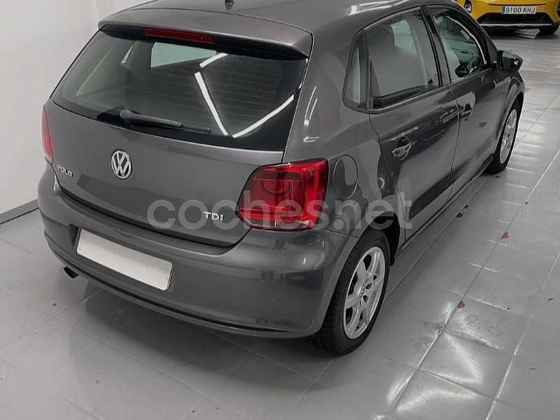 Usado VW Polo Advance 90 CV (66 kW) 2010 Gris / plata Berlina
