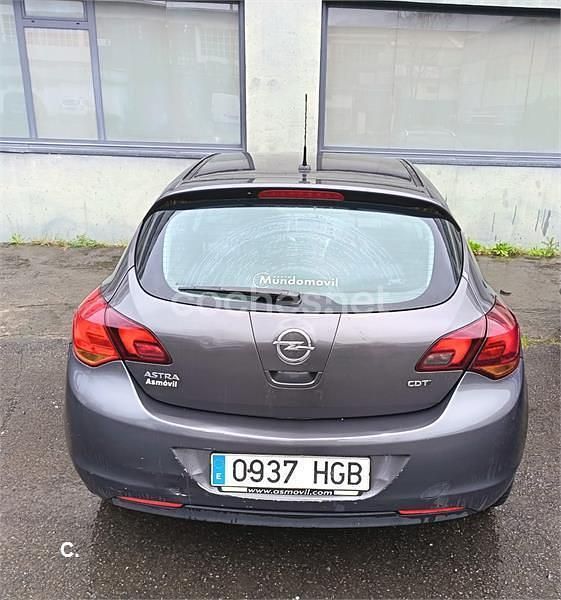Usado Opel Astra Sport 110 HP (80 kW) 2011 Castanho Sedan