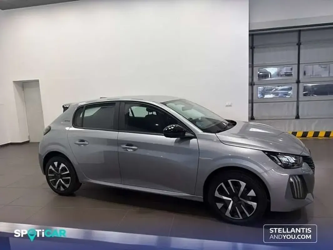 Usado Peugeot 208 Style 110 CV (80 kW) 2025 Gris Utilitario