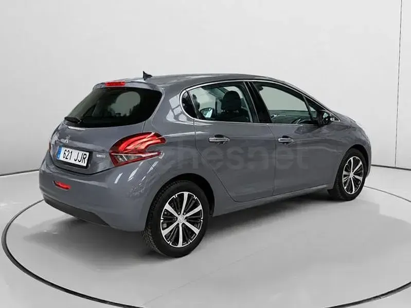 Usado Peugeot 208 Allure 100 CV (73 kW) 2015 Gris / plata Utilitario