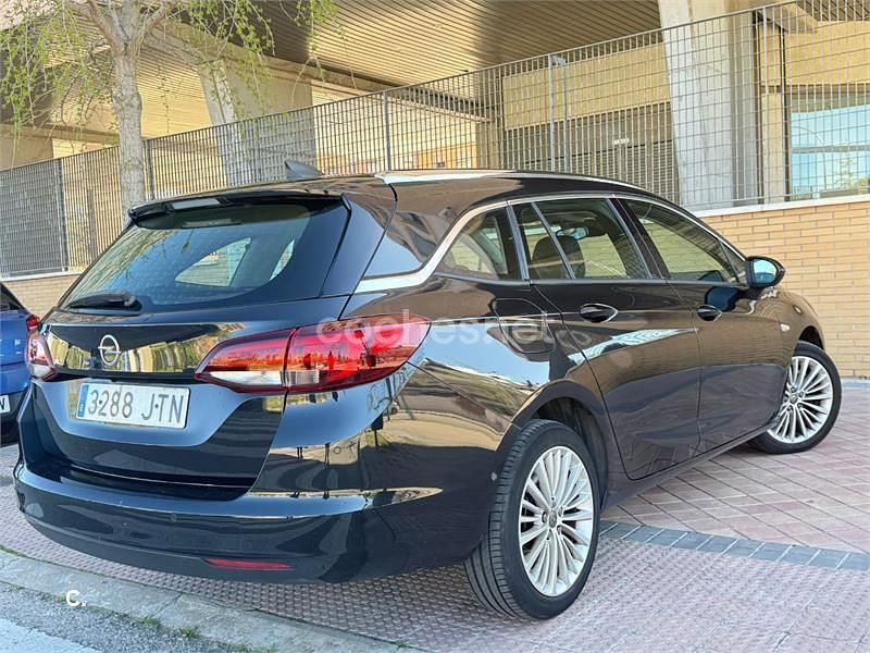Usado Opel Astra Excellence 136 CV (100 kW) 2016 Negro Familiar