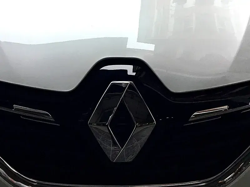 Usado Renault Captur Techno 145 CV (106 kW) 2023 Blanco techo negro SUV