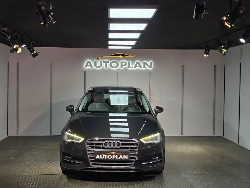 Usado Audi A3 Ambition 122 CV (89 kW) 2013 Marrón Berlina